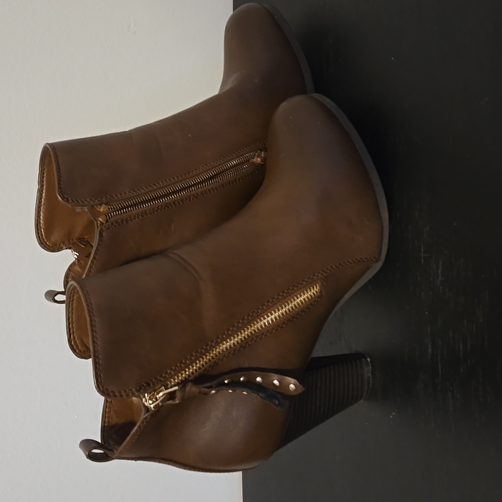 Ball-Band Tan/Brown Ankle Booties with Decorative Zipper